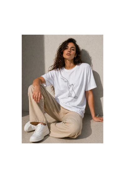 Butik İstanbul Minimal Kedi Çizim Baskılı Tişört Kısa Kol Yazlık T-shirt - Beyaz Butik İstanbul Minimal Kedi Çizim Baskılı Tişört Kısa Kol Yazlık T-shirt - Beyaz