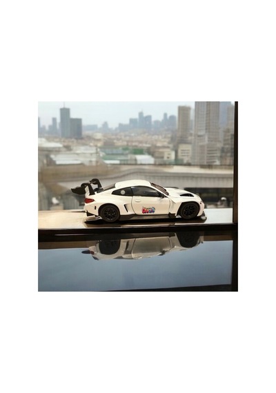 Bmw M4 Gt3 Lisanslı Diecast Metal Model Araba 1:24 Ölçek 21 Cm Uzunluk Beyaz Beyaz