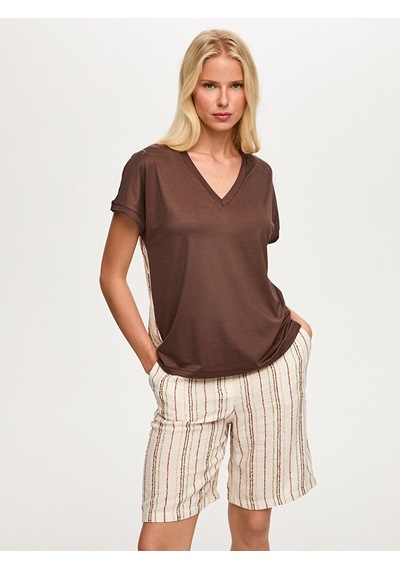 Faik Sönmez Resort Arkası Çizgili Dokuma Garnili V Yaka Tshirt S26tsh115 Us26tsh11583 Kahverengi Faik Sönmez Resort Arkası Çizgili Dokuma Garnili V Yaka Tshirt S26tsh115 Us26tsh11583 Kahverengi