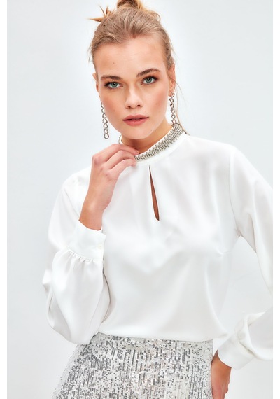 Sateen Yaka Aksesuarlı Bluz - Ekru-132570