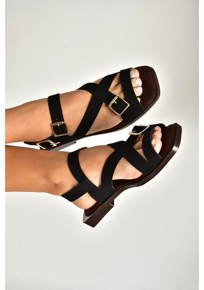 Fox Shoes Y458702602 Siyah Süet Toka Detaylı Kadın Sandalet Siyah