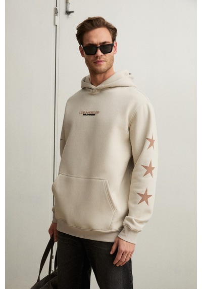 Grimelange Tuxon Erkek Yumuşacık İçi Polarlı Baskı Detaylı Kangru Cepli Regular Taş Rengi Sweatshirt Taş Rengi