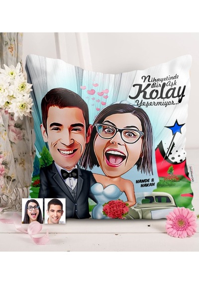Kişiye Özel Evleniyoruz Karikatürlü Saten Yastık - 1