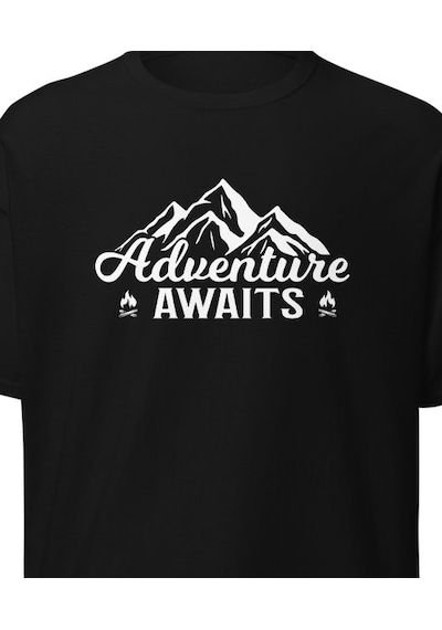 Wildstyle Adventure Awaits Dağ Macera Temalı Baskılı Unisex Bisiklet Yaka Pamuklu Tişört Siyah