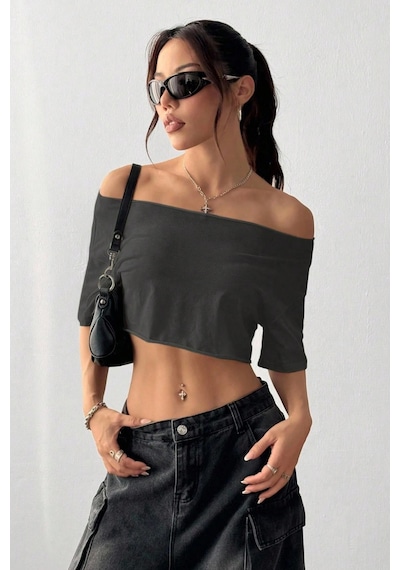 Kadın Antrasit Kayık Yaka Oversize Crop T-shirt Antrasit