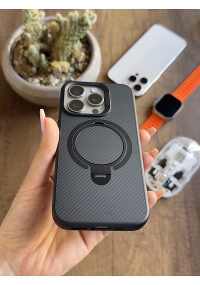 Apple iPhone 15 Pro Uyumlu Karbon Desenli Standlı Ve Magsafe Uyumlu Kılıf Soocase700 Siyah
