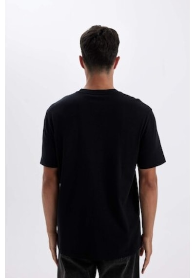 DeFacto New Regular Fit Bisiklet Yaka Basic Düz %100 Pamuk Kısa Kollu Tişört V7699AZ24AUBK81 Siyah DeFacto New Regular Fit Bisiklet Yaka Basic Düz %100 Pamuk Kısa Kollu Tişört V7699AZ24AUBK81 Siyah