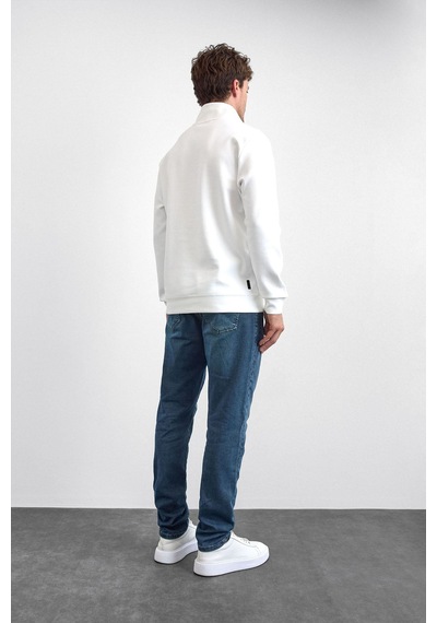 Backandbond Beyaz Regular Fit Dik Yaka Yarım Fermuarlı Sweatshirt