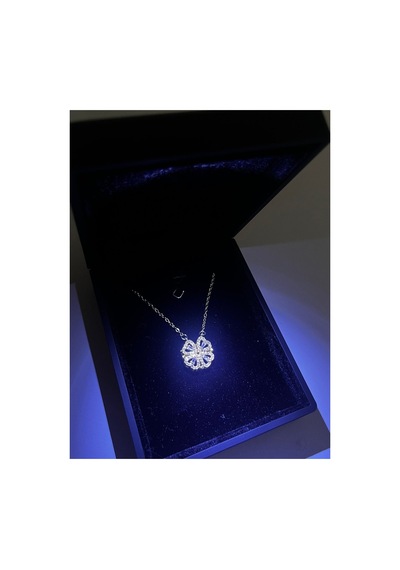 Lüks Işıklı Kutuda 925 Ayar Gümüş Kaplama Açılır Yonca Taşlı Kalpli Kolye Silver