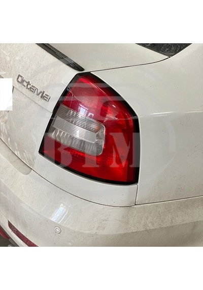 Skoda Octavia Bagaj Üstü Spoiler Piano  Black