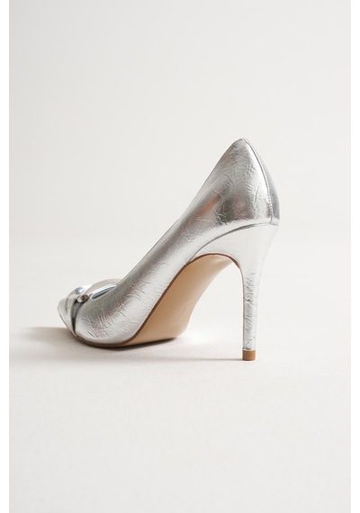 Corine Kadın Gümüş Metal Aksesuarlı Sivri Burun Yüksek İnce Topuklu Ayakkabı Stiletto 9 Cm Gümüş Corine Kadın Gümüş Metal Aksesuarlı Sivri Burun Yüksek İnce Topuklu Ayakkabı Stiletto 9 Cm Gümüş