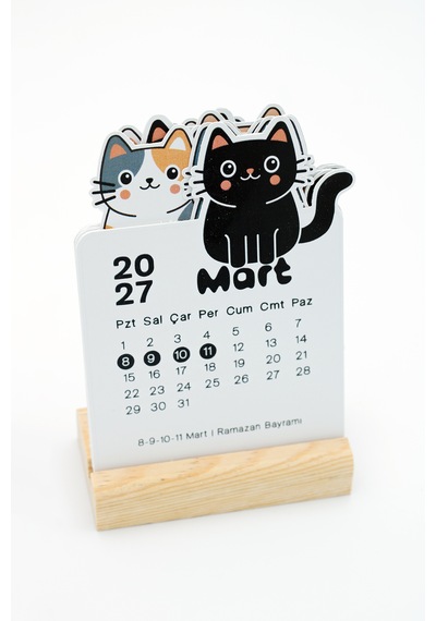 Ahşap Standlı Özel Kesim Sevimli Kediler Tasarımlı 2027 Masaüstü Takvimi 8,5x12 Cm - Yeni Yıl Hediyesi Çok Renkli