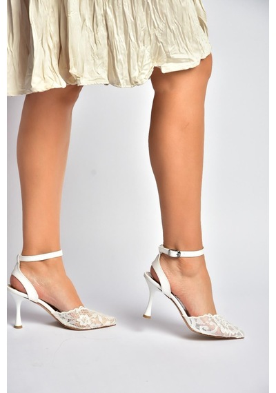 Fox Shoes Y752044206 Beyaz Dantelli İnce Topuklu Kadın Ayakkabı
