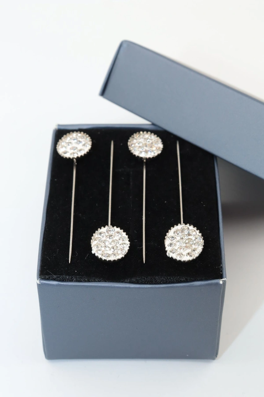 Numetal 4lü Kristal Taşlı Beyaz Eşarp Iğnesi. Şal Iğnesi. Türban Iğnesi. Başörtü Iğnesi. Eşarp Ve Şal Iğnesi Gümüş Gri Numetal 4lü Kristal Taşlı Beyaz Eşarp Iğnesi. Şal Iğnesi. Türban Iğnesi. Başörtü Iğnesi. Eşarp Ve Şal Iğnesi Gümüş Gri