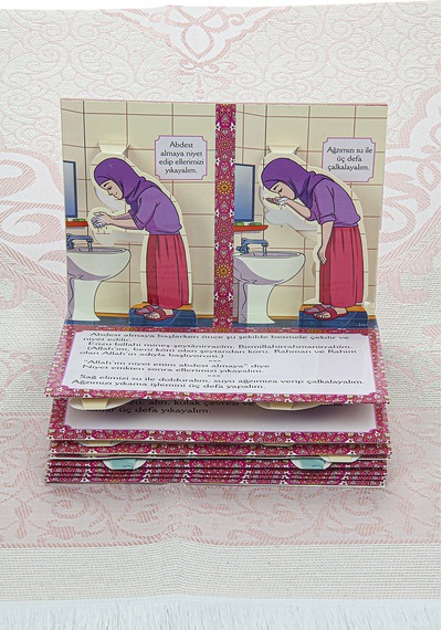 Kızım İçin Üç Boyutlu Namaza Hazırlık Yasin Ve Seccade Seti - Pembe