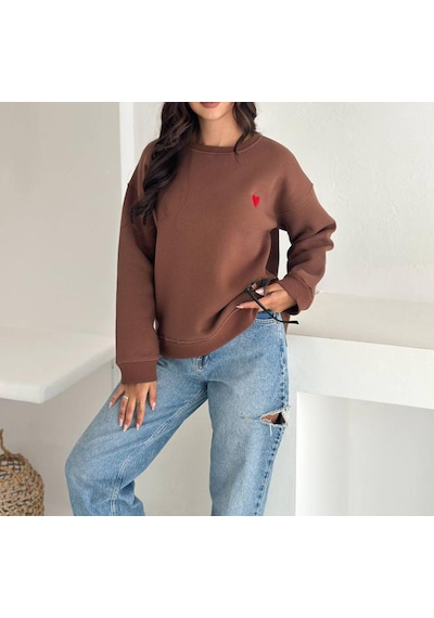 İs Berceste Kadın Bisiklet Yaka Kalp Nakışlı 3 İplik Şardonlu Sweatshirt Kahverengi