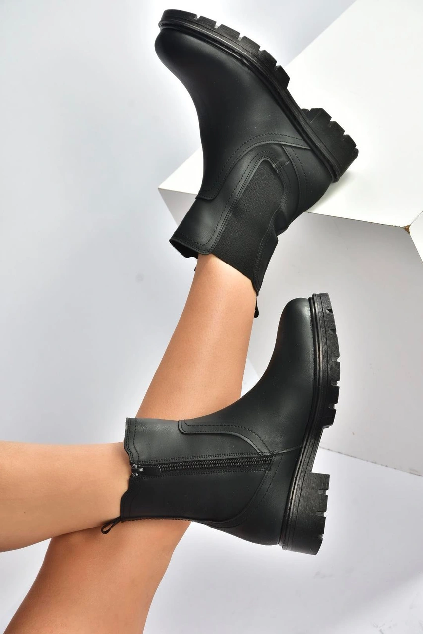 Fox Shoes V674420509 Siyah Kalın Tabanlı Lastik Detaylı Kadın Bot Siyah-Suni Deri