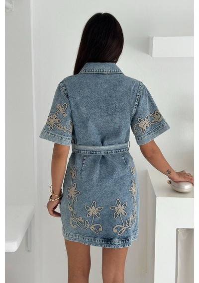 Femelle Kadın Nakışlı Denim Mini Elbise - Kemerli, Düğmeli, Kısa Kollu Jean Elbise Mavi