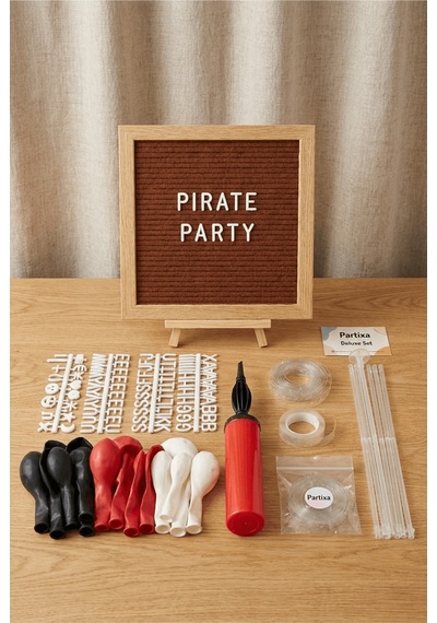 Korsan Temalı Doğum Günü Süsleme Deluxe Set Kahve Keçe Yazı Panosu Standlı Balon Zincirli 7 Li Şeffaf Balon Standlı 3+ Yaş