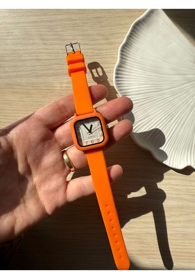 Retro Minimal Silikon Kordon Vintage Kadın Kol Saati Turuncu Altın