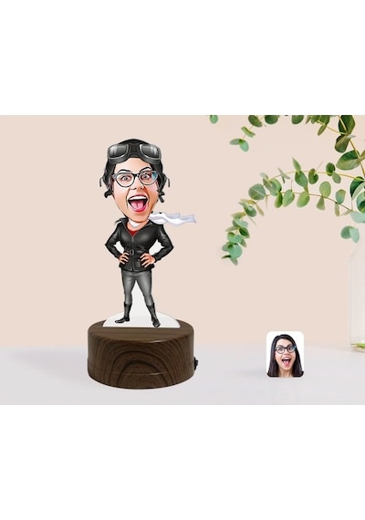 Kişiye Özel Kadın Pilot Karikatürlü Dekoratif 3D Biblo Led Işıklı