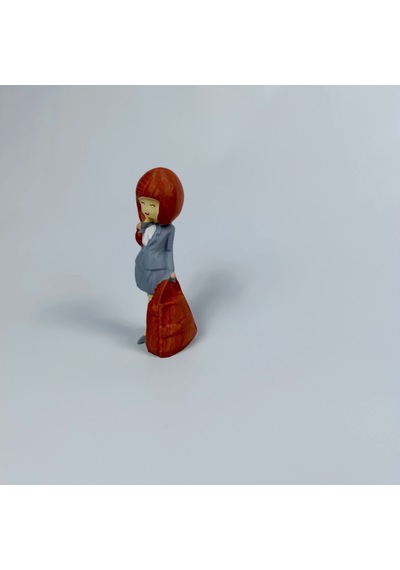 Gri Elbiseli Bayan Figürü 10 Cm - Teraryum Malzemesi