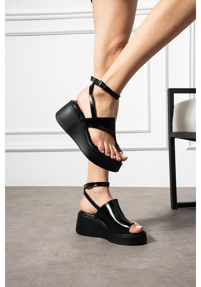 Shoetek Lorinio Kadın Sandalet Parmak Arası Bilekten Dolamalı Dolgu Taban Siyah Rugan Siyah Rugan Siyah Shoetek Lorinio Kadın Sandalet Parmak Arası Bilekten Dolamalı Dolgu Taban Siyah Rugan Siyah Rugan Siyah