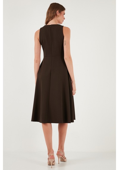 Lela Regular Fit Bisiklet Yaka Cepli Pileli Midi Boy Bayan Elbise 6111963 Kahve
