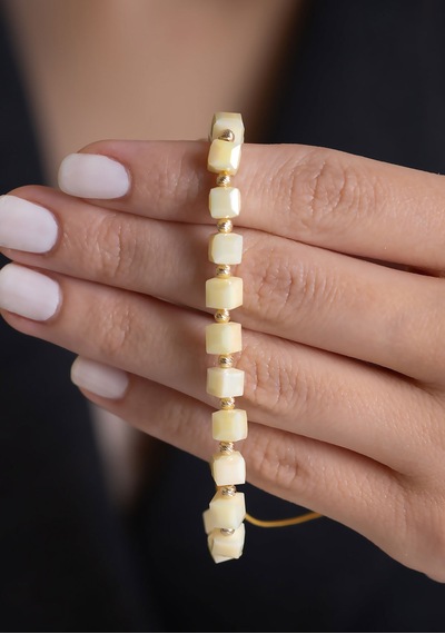 14 Ayar Altın Krem Taşlı Dorika İpli Bileklik 5 Mm Sarı Altın