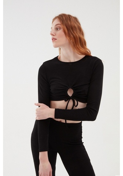 Quzu Dekolte Detaylı Crop Bluz Siyah