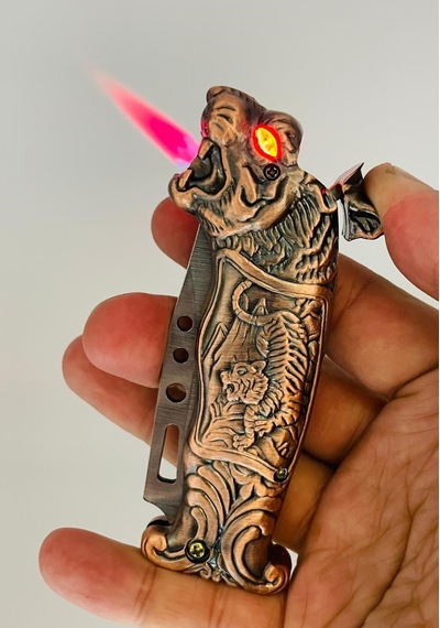 Aslan Desenli Kabartmalı Işıklı Çakı Çakmak //18cm