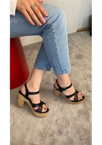 Kadın Siyah Cilt Çapraz Bant 10 Cm Platfom Topuklu Mantar Taban Ayakkabı & Sandalet K-800 Siyah Kadın Siyah Cilt Çapraz Bant 10 Cm Platfom Topuklu Mantar Taban Ayakkabı & Sandalet K-800 Siyah