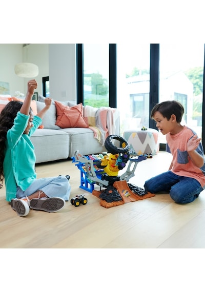 Hot Wheels Monster Trucks Arena'da Şampiyonluk Mücadelesi Oyun Seti