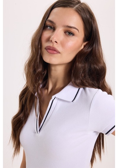 Tudors Kadın Slim Fit Dar Kesim Pamuklu Polo Yaka Kısa Kollu Beyaz Tişört-50461