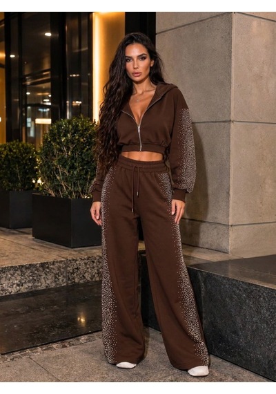 Suma Kadın Fermuarlı Crop Sweatshirt Ve Geniş Paça Eşofman Takımı Taş Baskı Detaylı Kahverengi Suma Kadın Fermuarlı Crop Sweatshirt Ve Geniş Paça Eşofman Takımı Taş Baskı Detaylı Kahverengi