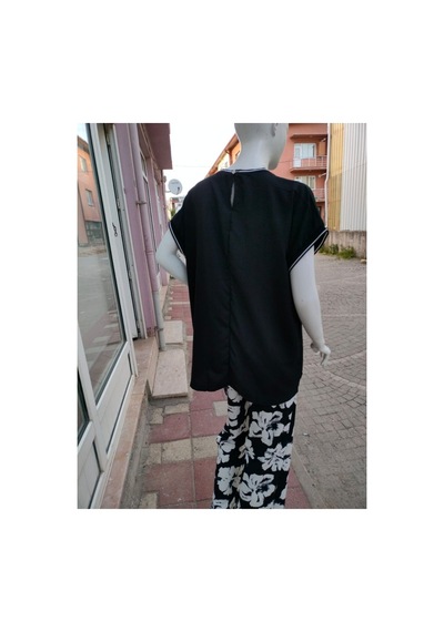 Çınar Boutique Gül Broşlu Büyük Beden Tshirt-siyah - 44 Siyah Siyah