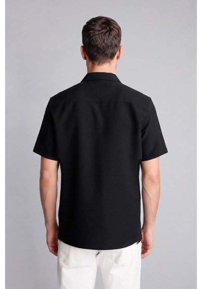 DeFacto Regular Fit Polo Yaka Krinkıl Yazlık Kısa Kollu Siyah Gömlek E1223AX25SMBK27