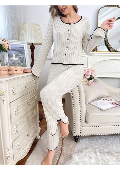 Bella Notte Bej Pamuklu Yırtmaçlı Fiyonk Detaylı Pijama Takımı