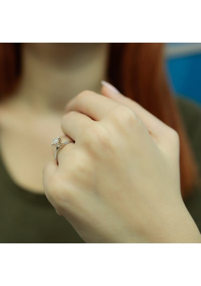 Lova 0,30 Karat Efektli Pırlanta Tektaş Yüzük - 1070093