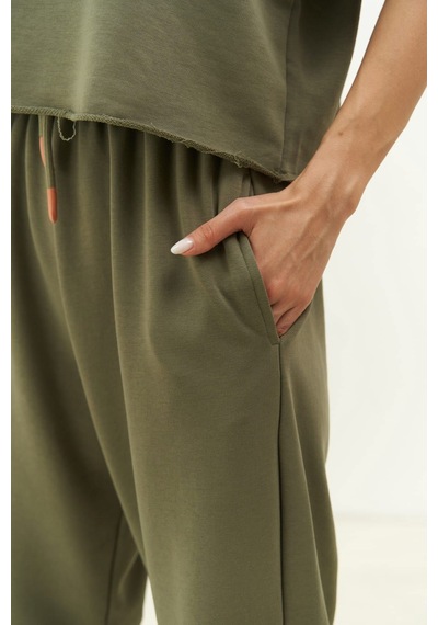 Mai Collection Mai Studios Co. Vero Soft Haki Crop Eşofman Takım Haki Mai Collection Mai Studios Co. Vero Soft Haki Crop Eşofman Takım Haki