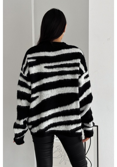 Femelle Kadın Siyah Yeni Sezon Zebra Desen Standart Beden Geniş Kalıp Oversize Triko Kazak Femelle Kadın Siyah Yeni Sezon Zebra Desen Standart Beden Geniş Kalıp Oversize Triko Kazak