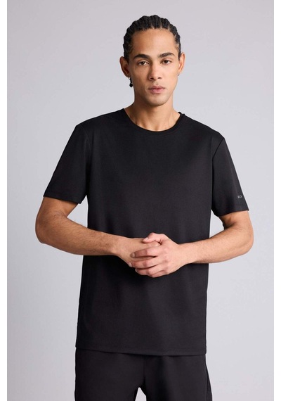 Defacto - Slim Fit Dar Kesim Bisiklet Yaka Çabuk Kuruyan Nefes Alabilen Esnek Kumaş Baskılı Sporcu Kısa Kollu Siyah Defacto - Slim Fit Dar Kesim Bisiklet Yaka Çabuk Kuruyan Nefes Alabilen Esnek Kumaş Baskılı Sporcu Kısa Kollu Siyah