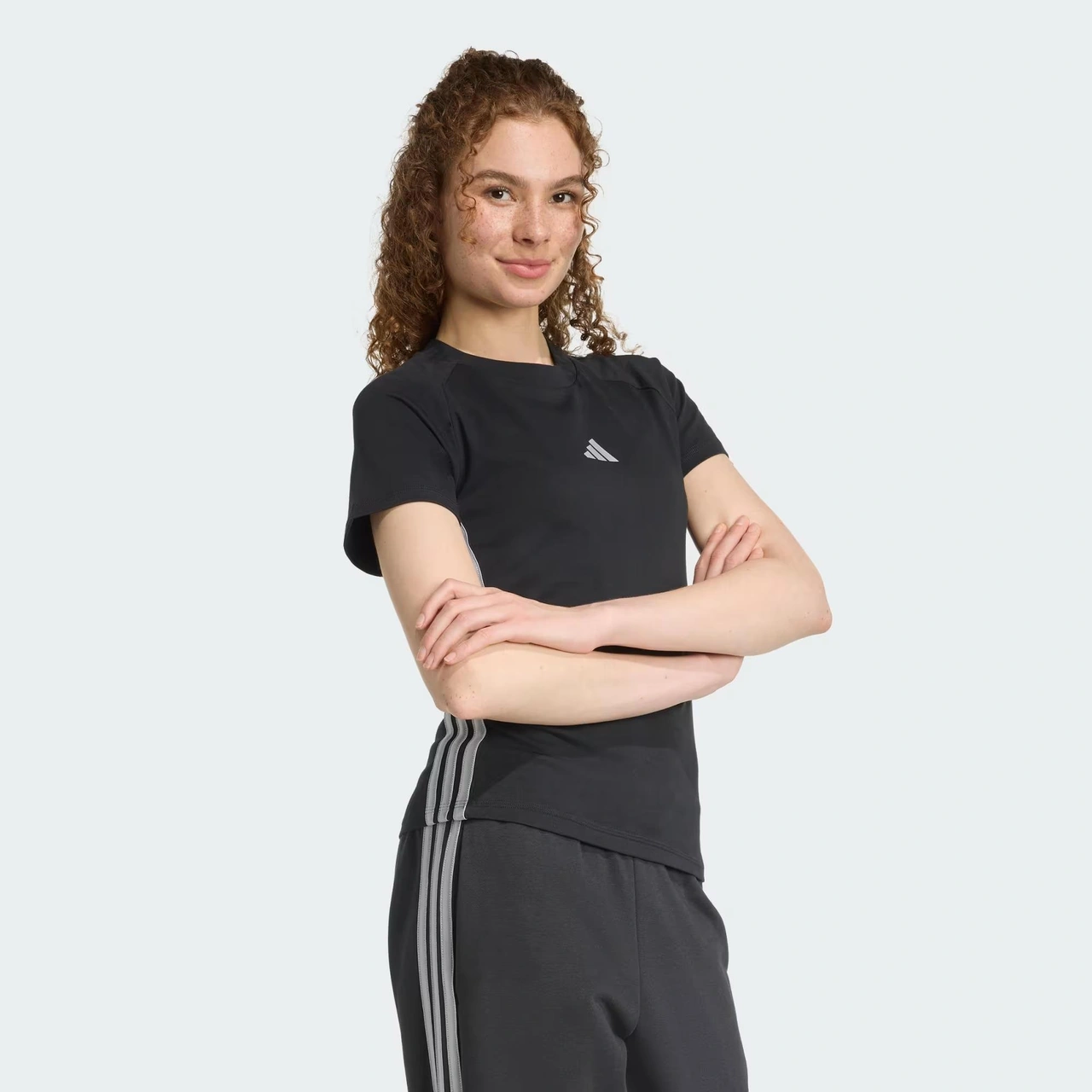 Adidas Holiday 3 Stripes Slim Kadın Tişört C-adıjm1878b30a00 SIYAH