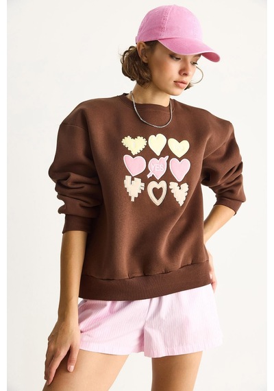 Shade Kadın Bisiklet Yaka Kalp Nakışlı Şardonlu Üç İplik Sweatshirt 6875 60283520 - Kahverengi