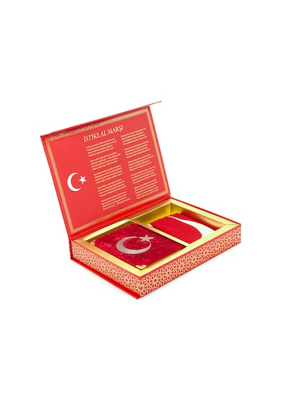Türk Bayraklı Kutulu Ay Yıldızlı Kadife Kaplı Kuranı Kerim Türk Bayrağı Hediye Seti