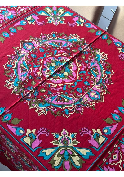 Kolay Temizlenebilir Renkli Cıvıl Cıvıl Desenli Masa Örtüsü 170x170 Cm Pembe&kırmızı