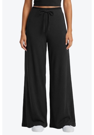 Cottonhill Siyah Viskon Basic Yüksek Bel Bol Paça Bağcıklı Kadın Pantolon Cottonhill Siyah Viskon Basic Yüksek Bel Bol Paça Bağcıklı Kadın Pantolon