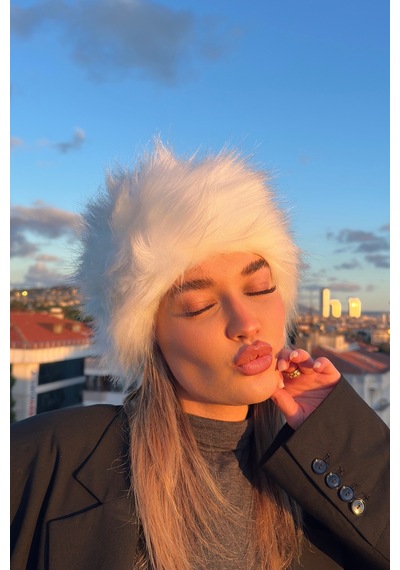 Mollycrush Luxury Rus Slav Tarzı Suni Kürklü Uzun Tüylü Peluş Kadın Ekru Kalpak Şapka Ekru