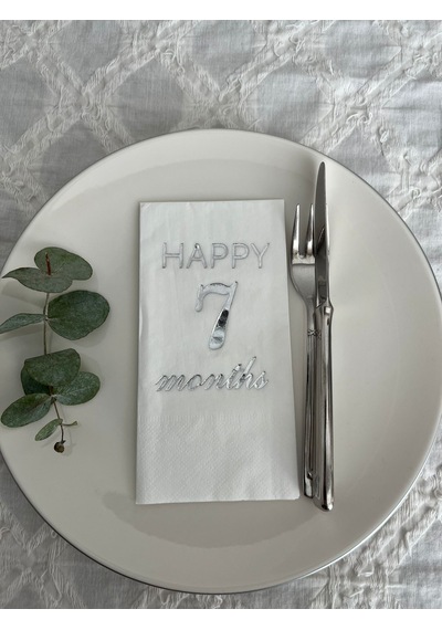 Gümüş Yaldızlı Beyaz Happy 7 Yaş Months Garson Katlama Peçete 16 Adet