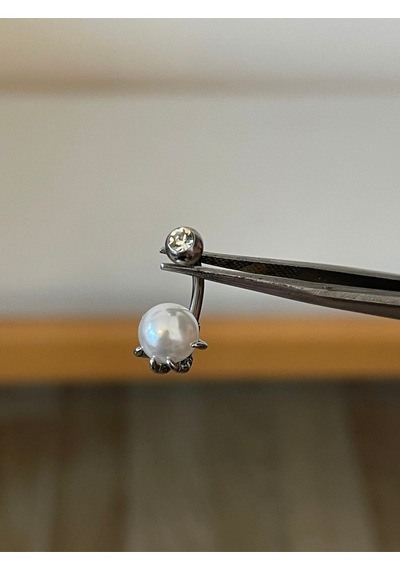316 L Cerrahi Çelik Pençe Modeli Detaylı İncili Zirkon Taşlı Göbek Piercingi Gümüş